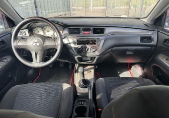 Подержанный автомобиль Mitsubishi Lancer Sedan 2006 года (9 фото)