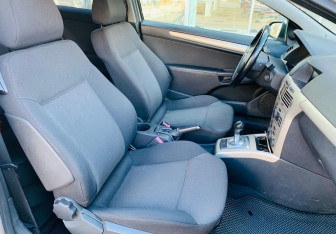 Подержанный автомобиль Opel Astra Hatchback 2008 года (9 фото)