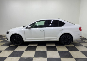 Подержанный автомобиль Skoda Octavia Wagon 2019 года (8 фото)