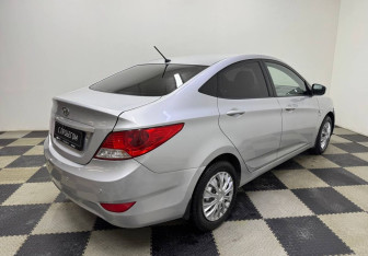Подержанный автомобиль Hyundai Solaris Sedan 2011 года (5 фото)