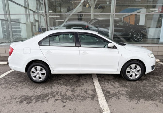 Подержанный автомобиль Skoda Rapid Liftback 2016 года (4 фото)
