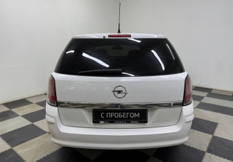 Подержанный автомобиль Opel Astra Wagon 2014 года (6 фото)