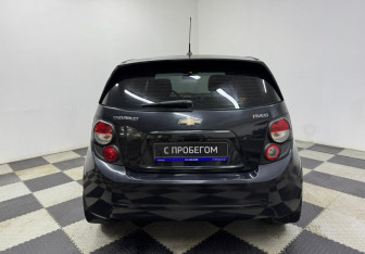 Подержанный автомобиль Chevrolet Aveo Hatchback 2013 года (6 фото)