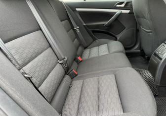 Подержанный автомобиль Skoda Octavia Liftback 2012 года (11 фото)