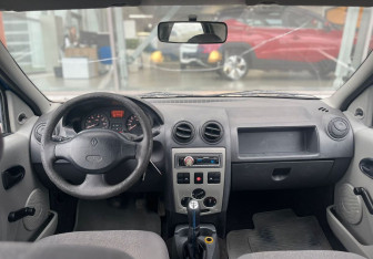 Подержанный автомобиль Renault Logan Sedan 2008 года (9 фото)