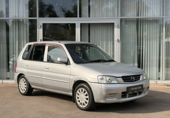 Подержанный автомобиль Mazda Demio 2002 года (3 фото)