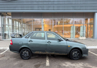 Подержанный автомобиль LADA (ВАЗ) Priora Sedan 2011 года (4 фото)