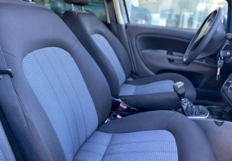 Подержанный автомобиль Fiat Linea 2011 года (9 фото)