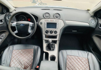 Подержанный автомобиль Ford Mondeo Sedan 2010 года (10 фото)