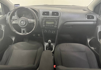 Подержанный автомобиль Volkswagen Polo Sedan 2011 года (10 фото)