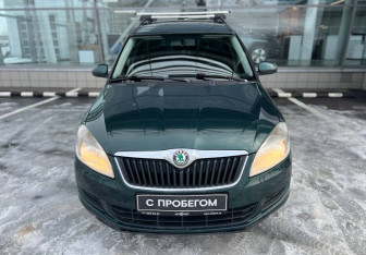 Подержанный автомобиль Skoda Roomster 2010 года (2 фото)
