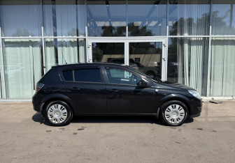 Подержанный автомобиль Opel Astra Hatchback 2012 года (4 фото)