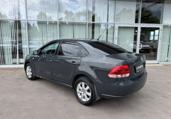 Подержанный автомобиль Volkswagen Polo Sedan 2011 года (7 фото)