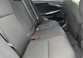Подержанный автомобиль Toyota Corolla Sedan 2009 года (11 фото)