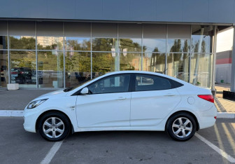 Подержанный автомобиль Hyundai Solaris Sedan 2011 года (8 фото)