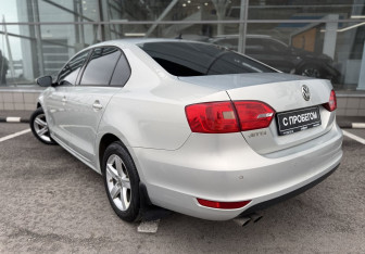 Подержанный автомобиль Volkswagen Jetta Sedan 2014 года (7 фото)