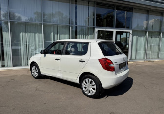 Подержанный автомобиль Skoda Fabia Hatchback 2007 года (7 фото)