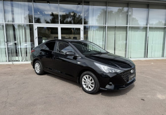 Подержанный автомобиль Hyundai Solaris Sedan 2021 года (3 фото)