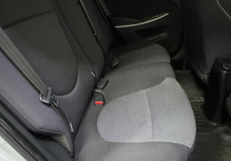 Подержанный автомобиль Hyundai Solaris Sedan 2011 года (11 фото)