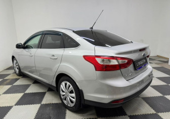 Подержанный автомобиль Ford Focus Sedan 2012 года (7 фото)