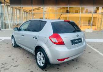 Подержанный автомобиль Kia Ceed Hatchback 2013 года (7 фото)