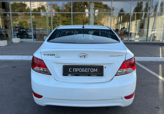 Подержанный автомобиль Hyundai Solaris Sedan 2011 года (6 фото)