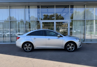 Подержанный автомобиль Chevrolet Cruze Sedan 2010 года (4 фото)