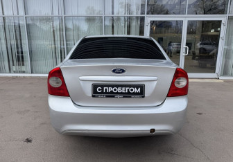 Подержанный автомобиль Ford Focus Sedan 2007 года (6 фото)