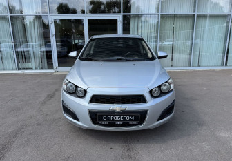 Подержанный автомобиль Chevrolet Aveo Sedan 2013 года (2 фото)