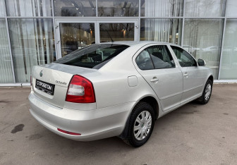 Подержанный автомобиль Skoda Octavia Liftback 2012 года (5 фото)