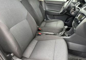 Подержанный автомобиль Skoda Rapid Liftback 2015 года (10 фото)