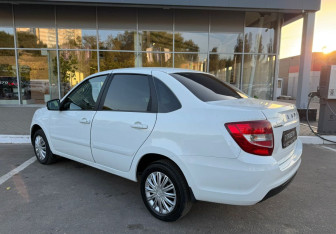 Подержанный автомобиль LADA (ВАЗ) Granta Sedan 2019 года (7 фото)