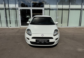 Подержанный автомобиль Fiat Punto Hatchback 2012 года (2 фото)