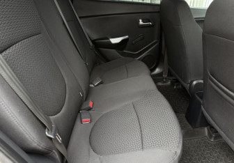 Подержанный автомобиль Kia Rio Hatchback 2013 года (13 фото)