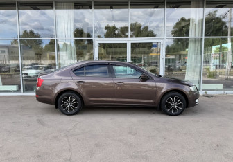 Подержанный автомобиль Skoda Octavia Liftback 2014 года (4 фото)