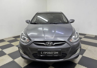 Подержанный автомобиль Hyundai Solaris Hatchback 2012 года (2 фото)