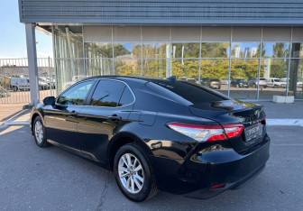 Подержанный автомобиль Toyota Camry Sedan 2019 года (4 фото)