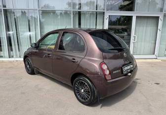 Подержанный автомобиль Nissan March Hatchback 2004 года (7 фото)