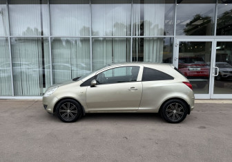 Подержанный автомобиль Opel Corsa 2008 года (8 фото)