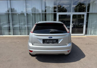 Подержанный автомобиль Ford Focus Hatchback 2011 года (6 фото)