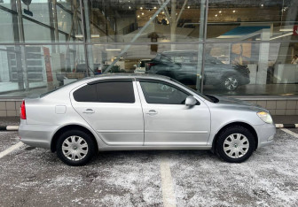Подержанный автомобиль Skoda Octavia Liftback 2011 года (4 фото)