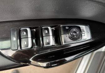 Подержанный автомобиль Kia K5 2021 года (13 фото)