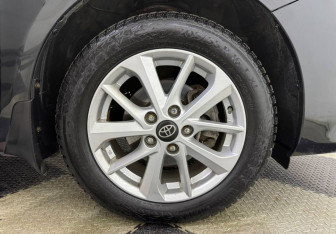 Подержанный автомобиль Toyota Corolla Sedan 2013 года (12 фото)