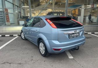 Подержанный автомобиль Ford Focus Hatchback 2008 года (8 фото)