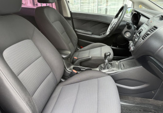 Подержанный автомобиль Kia Cerato Sedan 2015 года (10 фото)