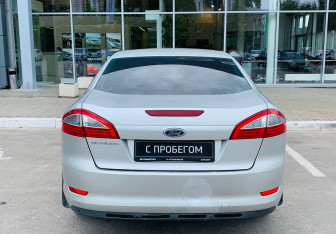 Подержанный автомобиль Ford Mondeo Sedan 2010 года (6 фото)