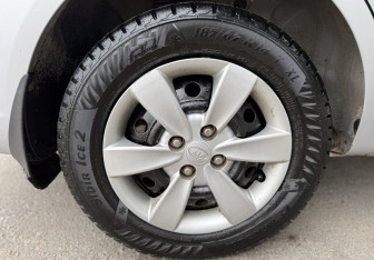 Подержанный автомобиль Kia Rio Sedan 2009 года (13 фото)
