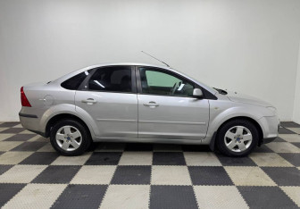 Подержанный автомобиль Ford Focus Sedan 2006 года (4 фото)