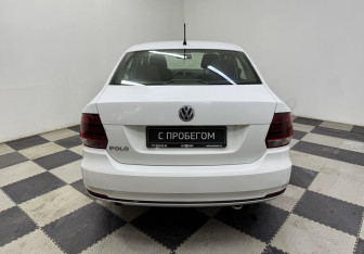 Подержанный автомобиль Volkswagen Polo Sedan 2015 года (6 фото)