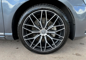 Подержанный автомобиль Volkswagen Passat Sedan 2012 года (12 фото)